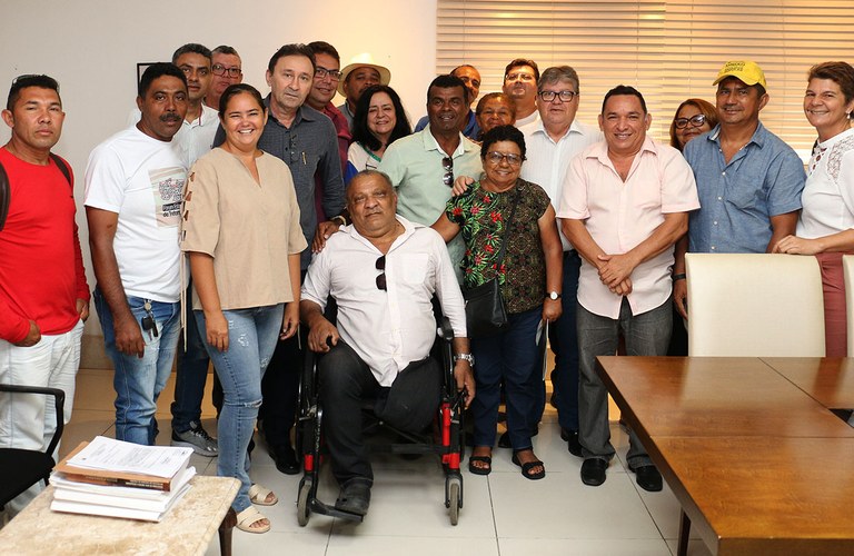 João Azevêdo apresenta novo projeto de habitação popular para entidades ligadas à moradia