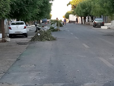 Lixo toma conta das ruas de Patos e moradores reclamam falta de coleta