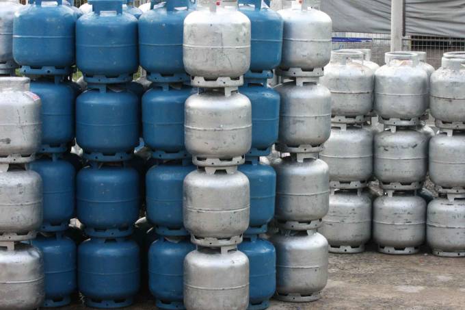 Em protesto, petroleiros vendem gás a RS 40
