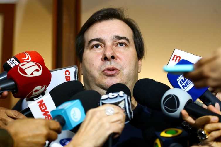 Rodrigo Maia defende aliança entre Ciro, Huck e Doria contra PT e Bolsonaro