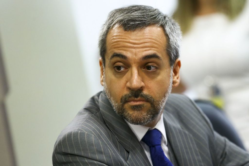 Ministro da Educação não convence senadores e só resta seu afastamento