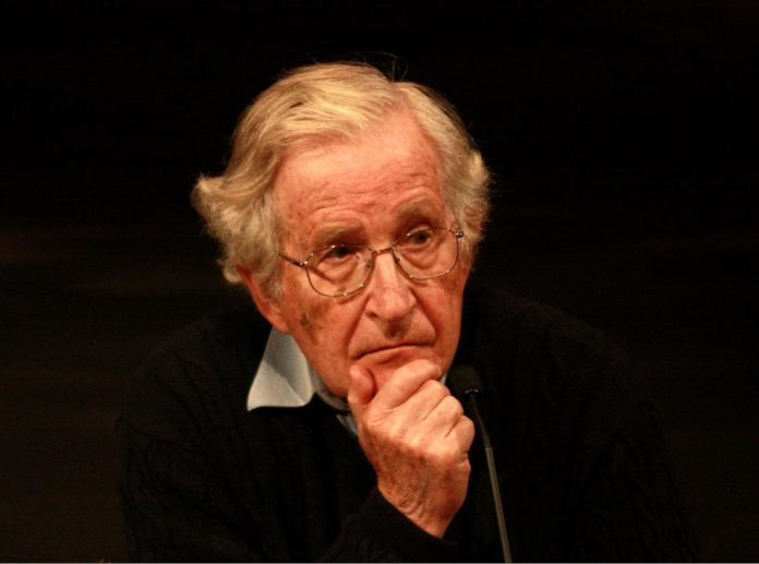 CHOMSKY REVELA QUE ESTADOS UNIDOS NECESSITOU INSTALAR COVID-19 PARA NÃO PERDER SUPREMACIA MUNDIAL ANTE A CHINA