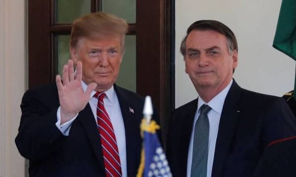 Homem morre nos EUA após tomar cloroquina, medicamento advogado por Trump e Bolsonaro