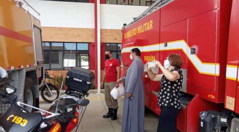 Bispo Diocesano faz doação de máscaras ao Corpo de Bombeiros de Patos