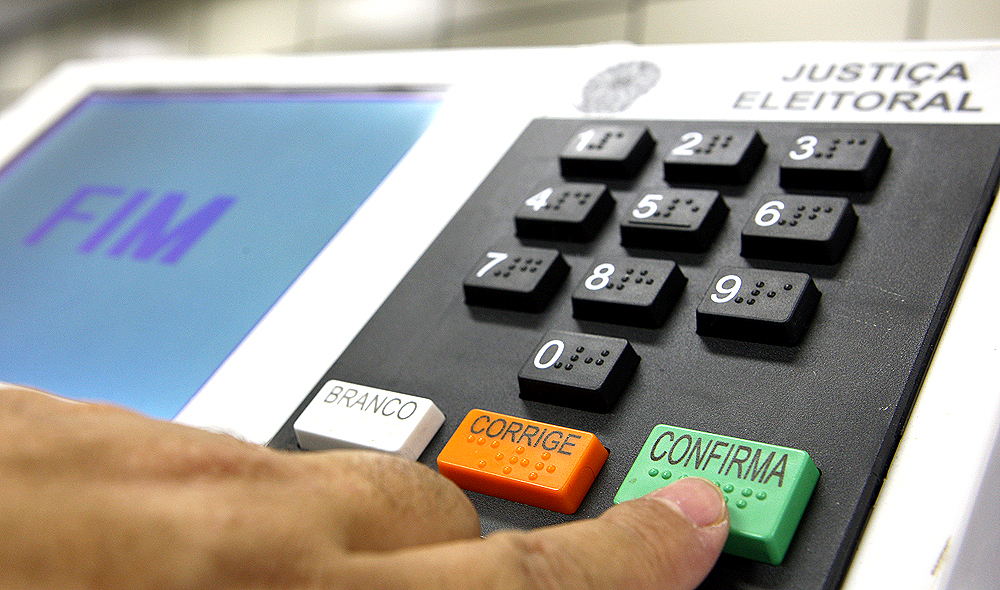 Câmara aprova adiamento das eleições para 15 e 29 de novembro