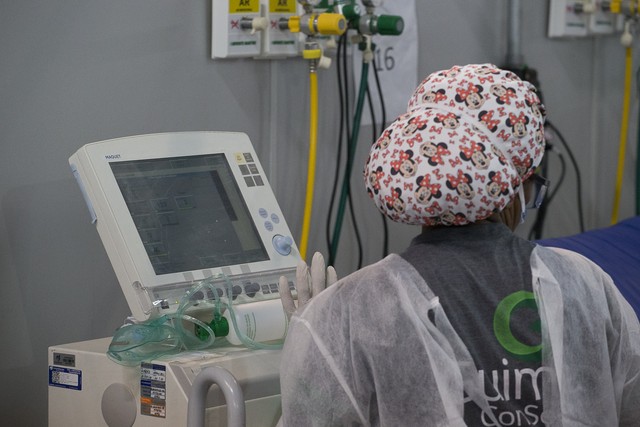 Seis a cada dez brasileiros com Covid que precisaram ir para UTI morreram, diz estudo