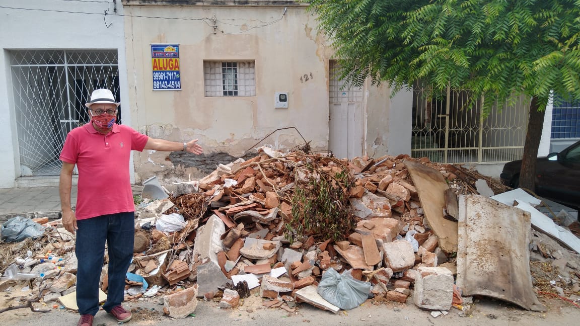 Vereador Zé Gonçalves denuncia colocação de entulhos na Rua Dezoito do Forte em Patos