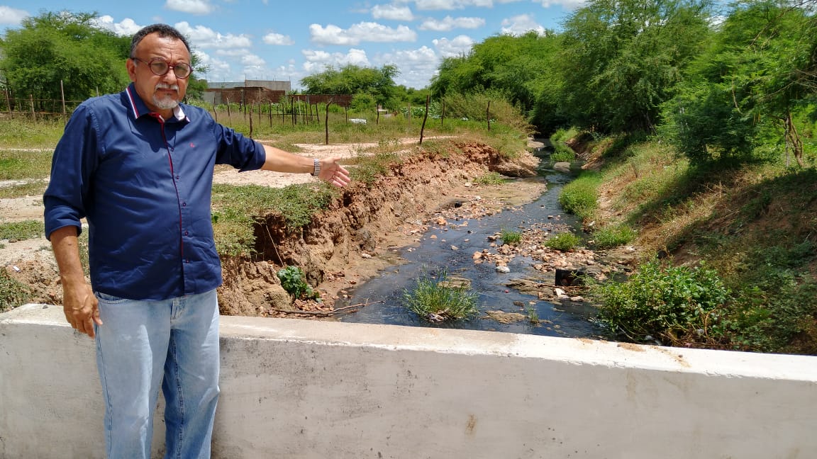 Esgotão prejudica moradores dos bairros Vitória e Vila Cavalcante. Diz vereador Zé Gonçalves