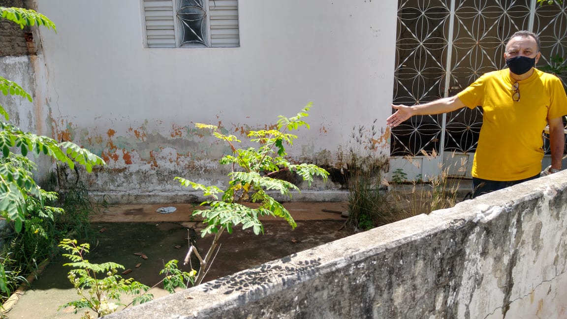 Lama, buraco e esgoto deixam moradores do Jardim Europa em dificuldades. Diz vereador Zé Gonçalves