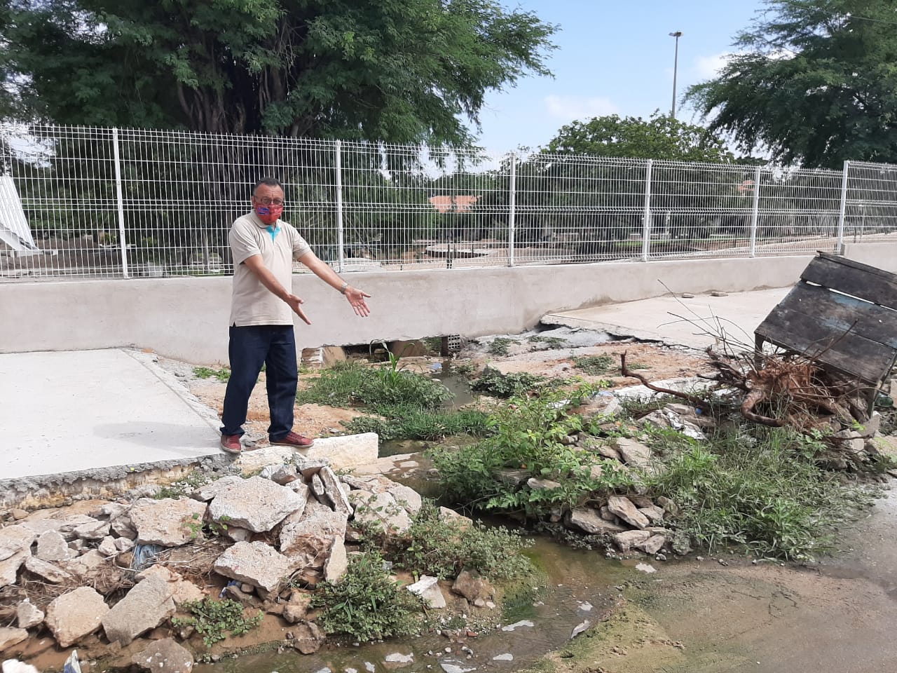 Vila Mariana: mais uma galeria estourada poluindo o Parque Religioso Cruz da Menina, diz vereador Zé Gonçalves