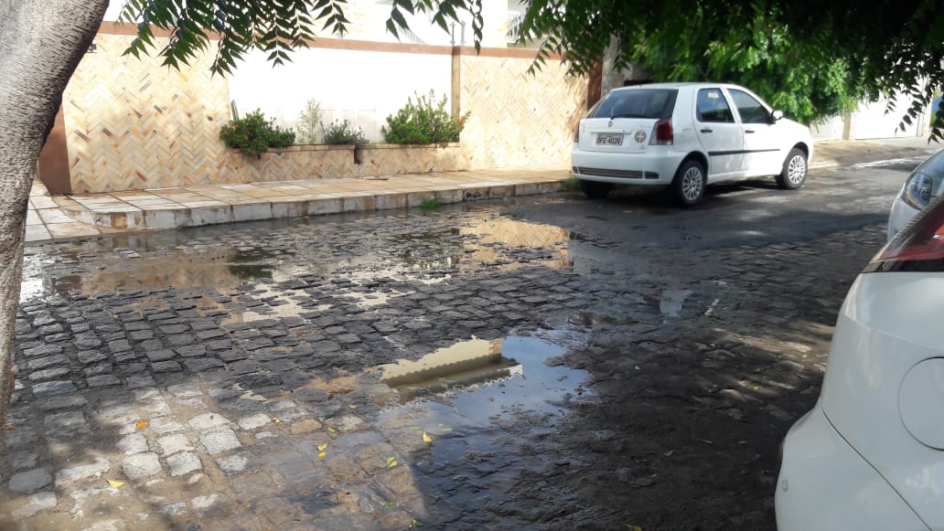 Vereador Zé Gonçalves denuncia galeria estourada na Rua Miguel Satyro no Centro de Patos