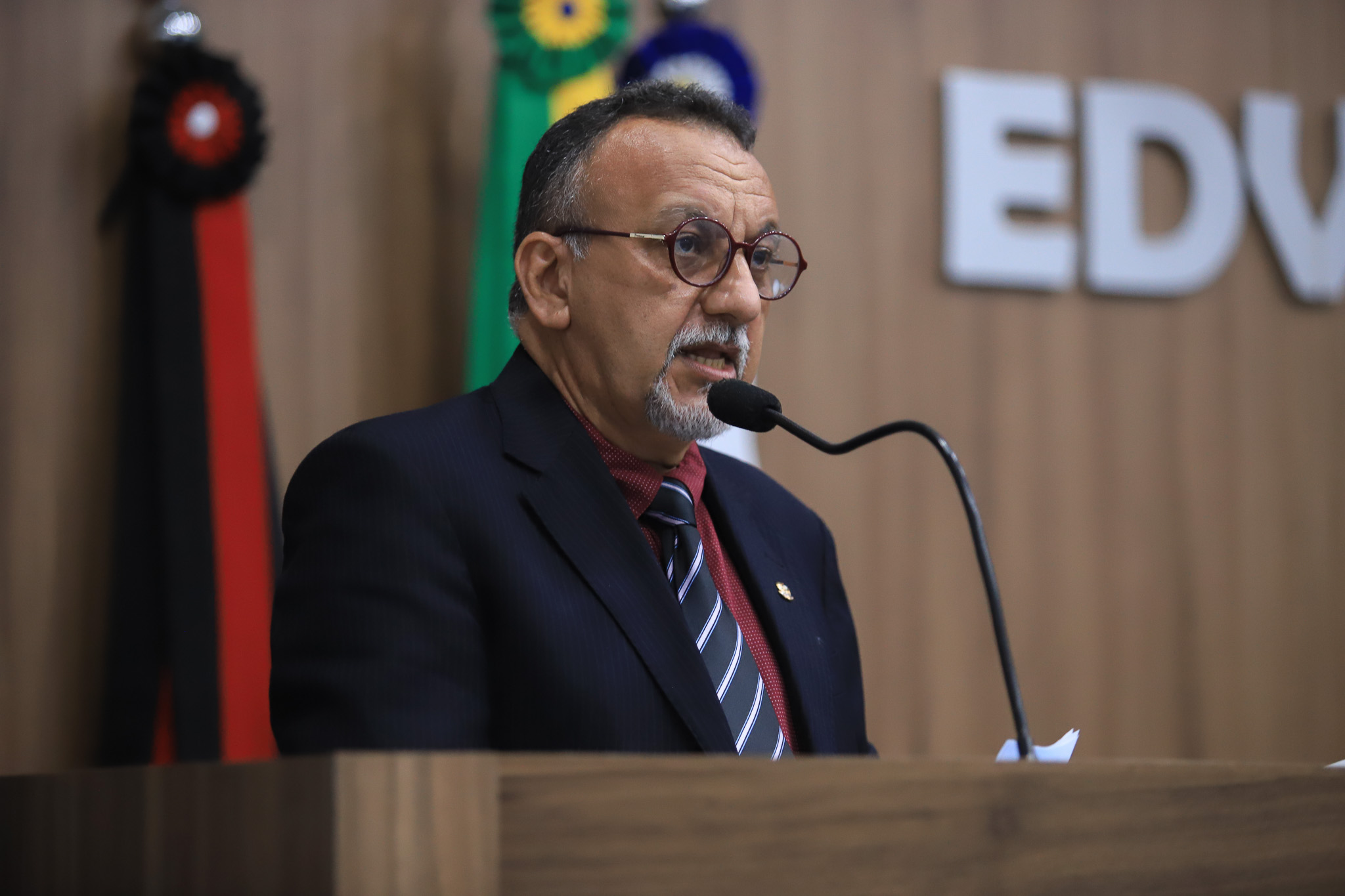 Zé Gonçalves cobra respostas aos requerimentos e pede respeito a Câmara e ao povo