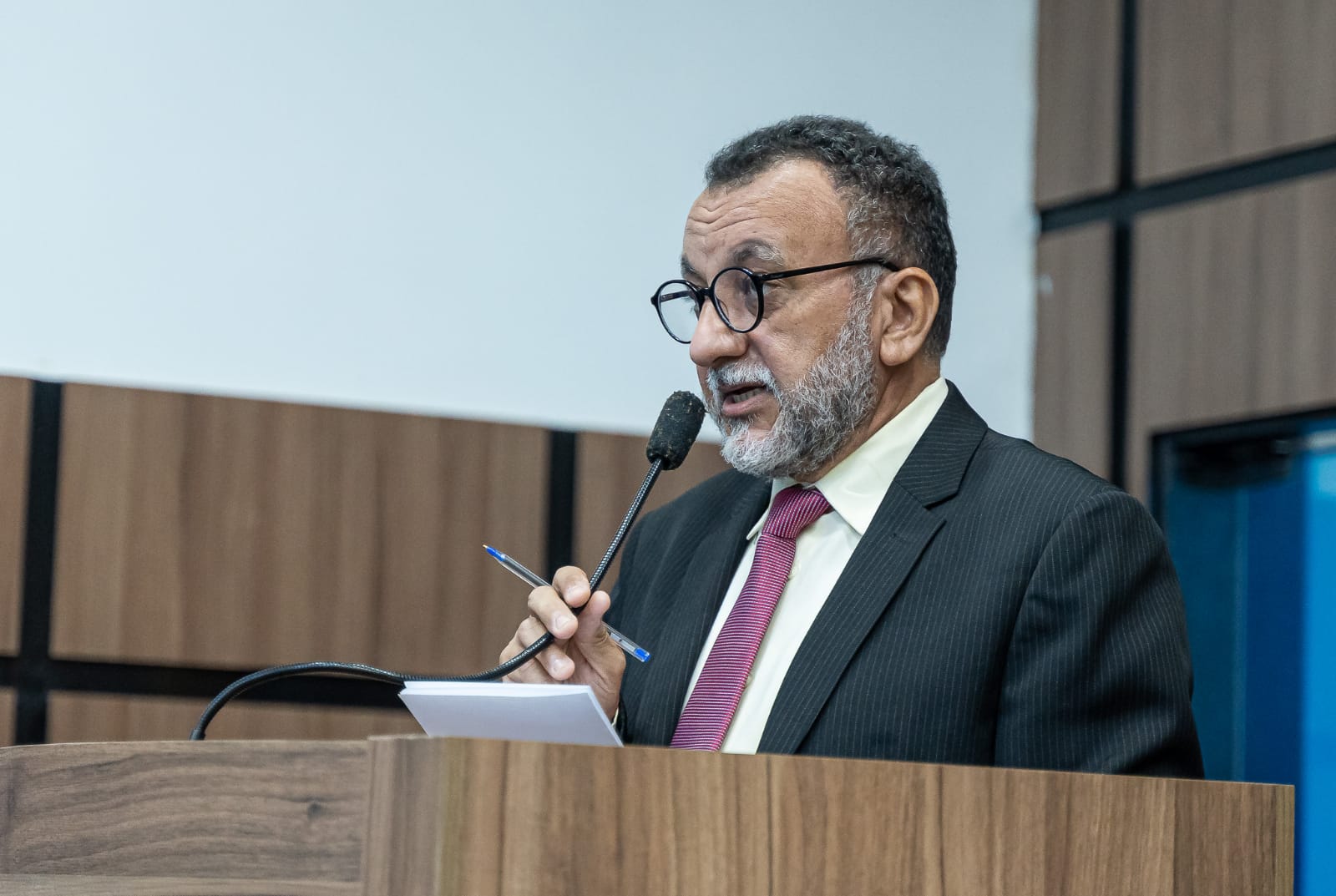 Zé Gonçalves volta a cobrar o pagamento do Previne Brasil e salários em dia para os servidores da saúde de Patos