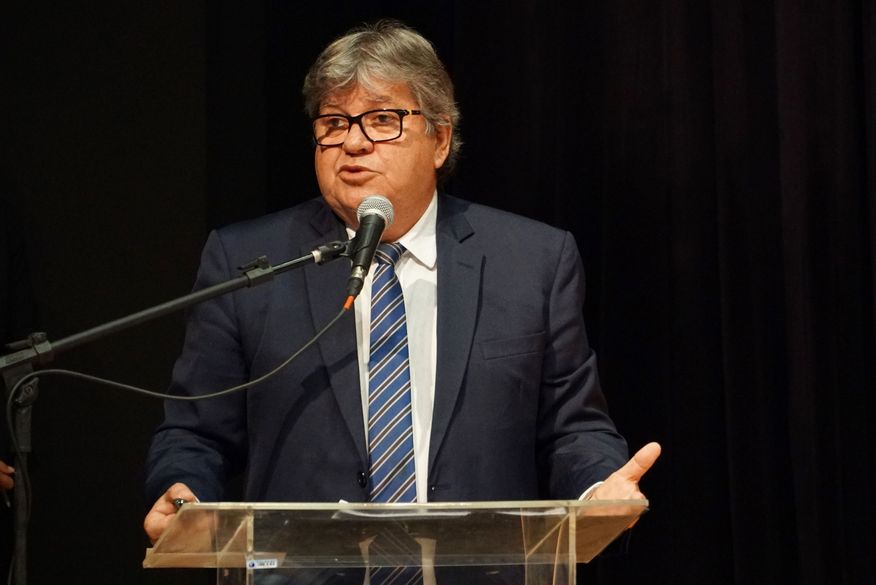 João Azevêdo anuncia prorrogação de decreto de fechamento do comércio até 3 de maio