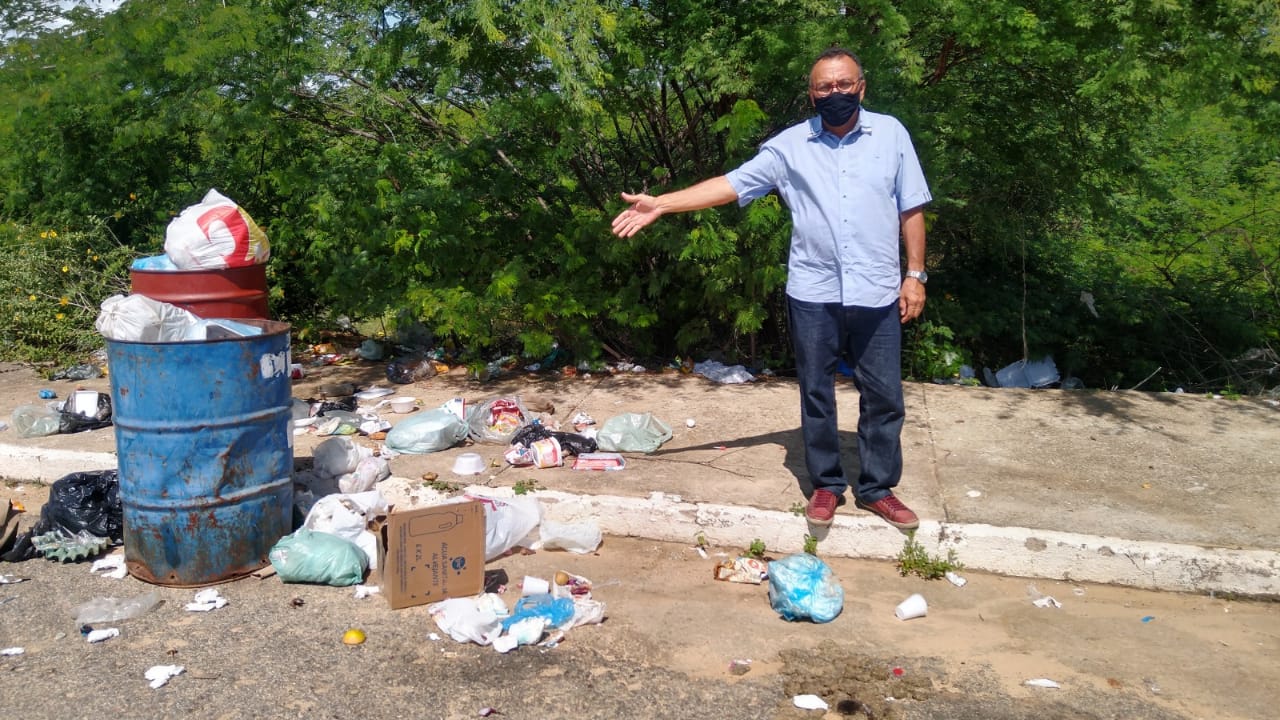 Zé Gonçalves denuncia que empresa do lixo só passa na rua principal do Bairro dos Estados