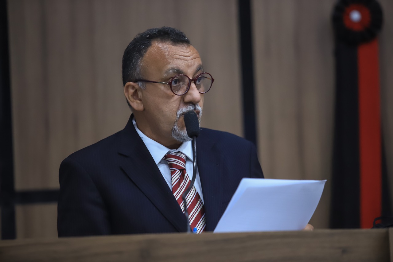 Zé Gonçalves quer dados sobre coleta de lixo, relatório de sem-teto e cadastro dos camelôs para debater soluções