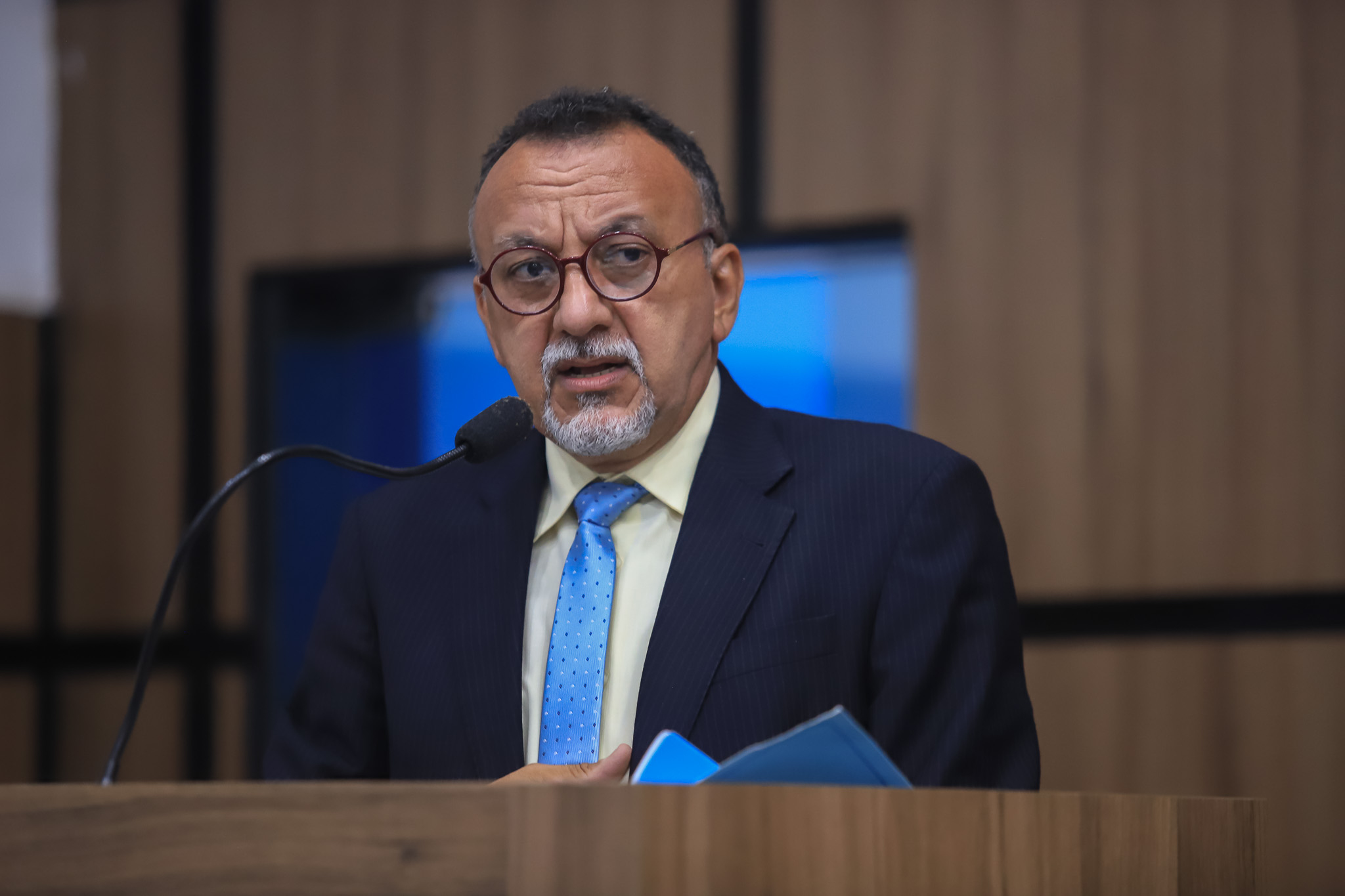 Zé Gonçalves afirma que não existe projeto de lei para pagar ou não a metade do 13° salário dos servidores