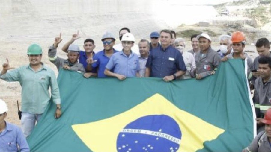 Com público abaixo do esperado, evento frustra bolsonaristas e vendedores ambulantes em Pau dos Ferros RN