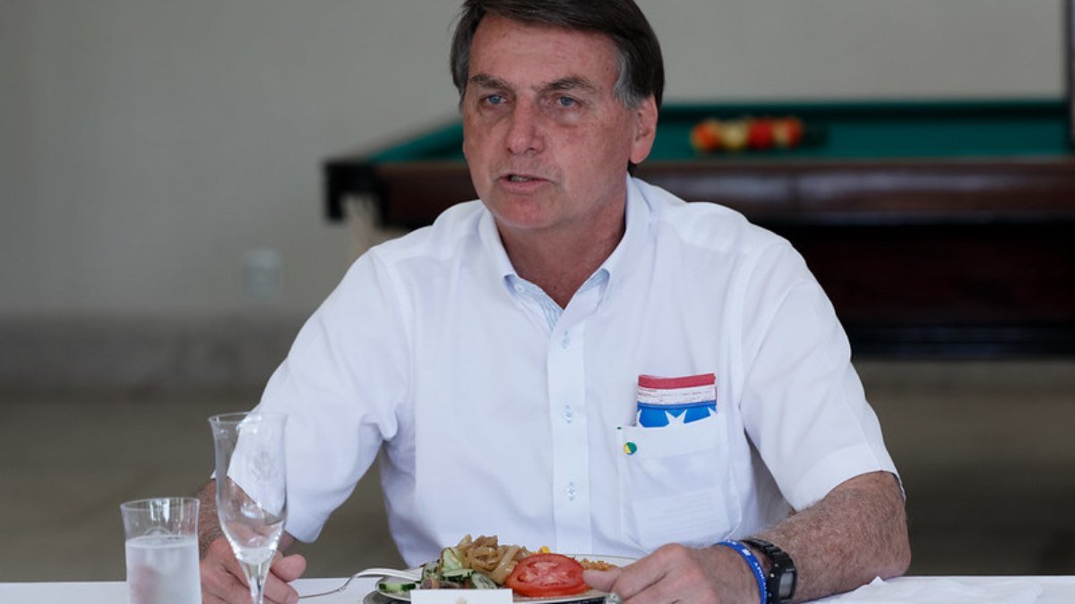 Cozinheiro é preso por reclamar de ter de cozinhar para Bolsonaro