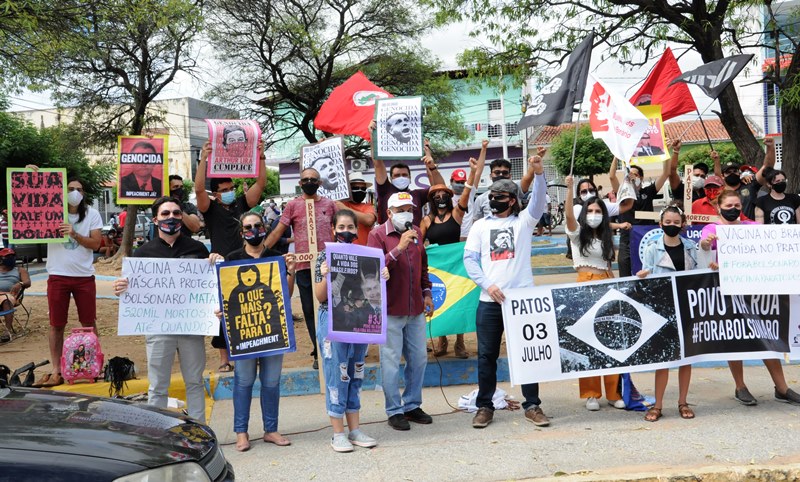 Representações cristãs, lideranças sociais e o povo se fazem presentes no ato ‘Povo na Rua! Fora Bolsonaro!’, em Patos