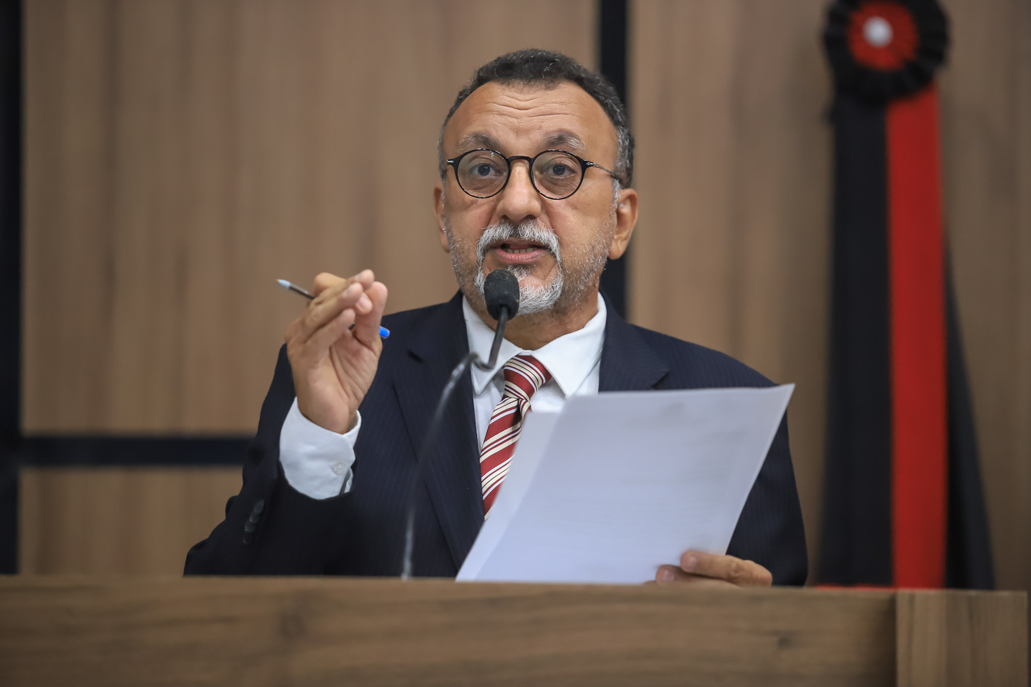 Zé Gonçalves reclama que Secretaria de Serviços Públicos não completou trabalhos na Rua do Meio em Patos